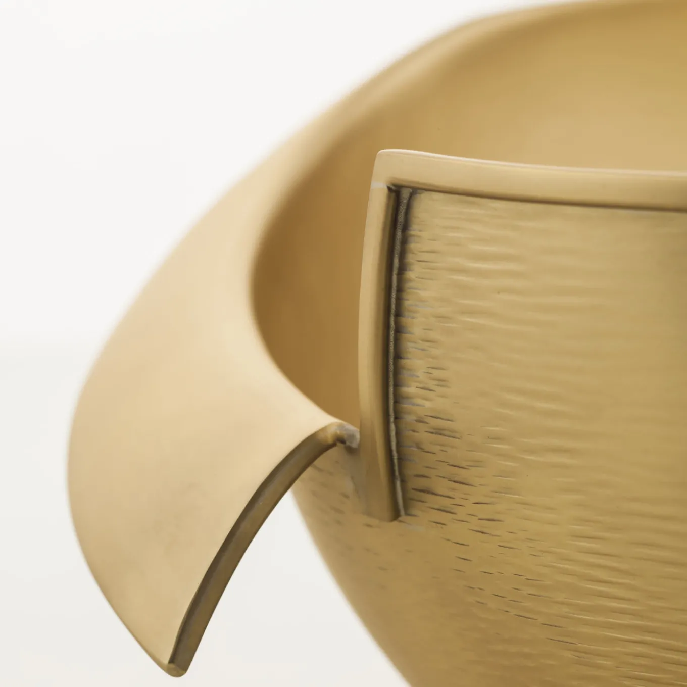 Intuizioni large Centerpiece in Brass