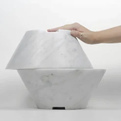 Istanti Inclusi Hourglass-Like Container