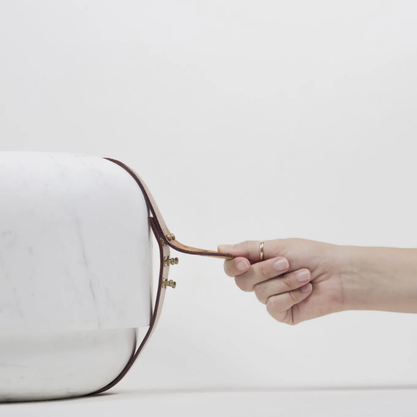 Istanti Inclusi Round Container