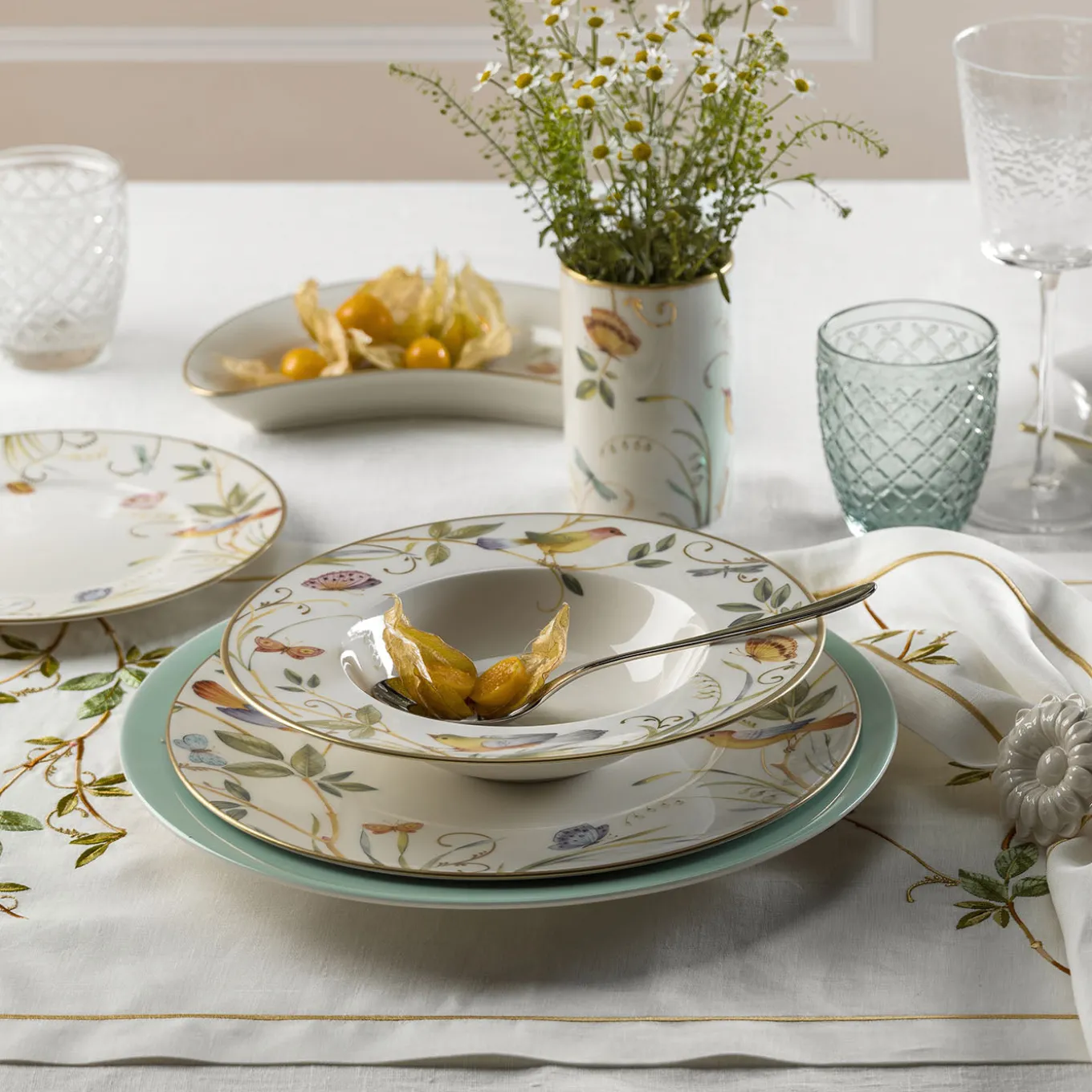 Jolie Set of 2 Porcelain Dinner Plates