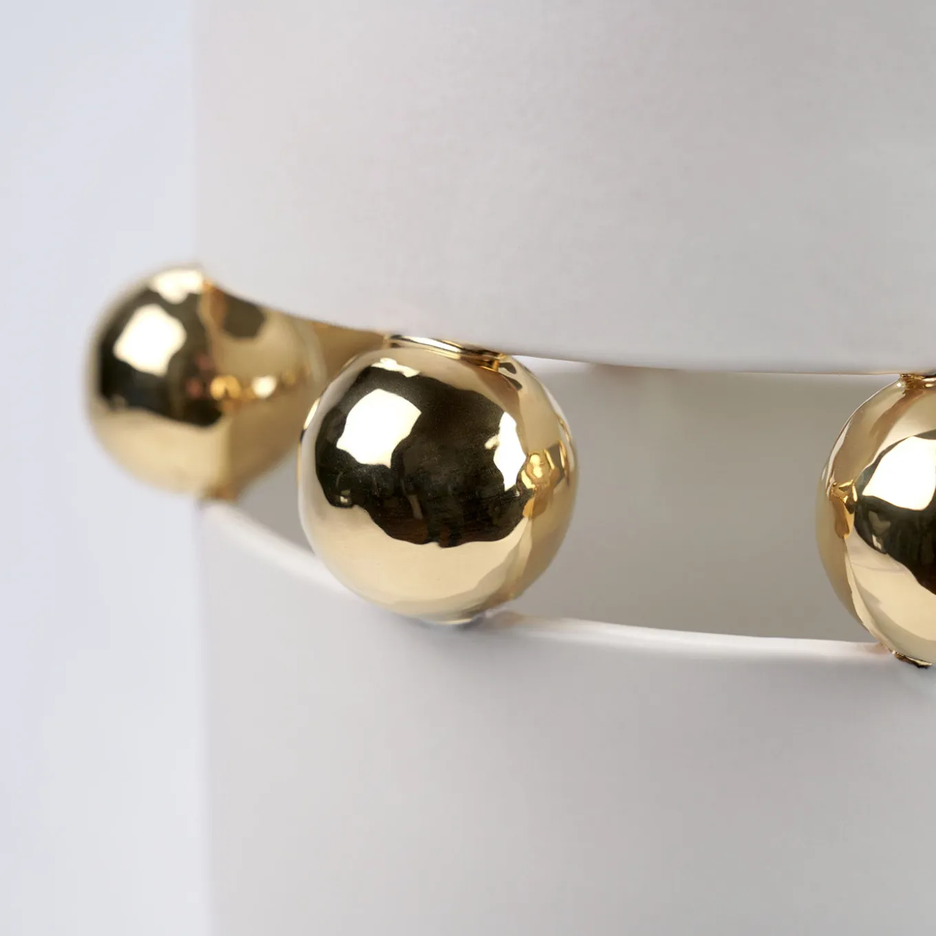 Kósmos White Ceramic Decorative Vase