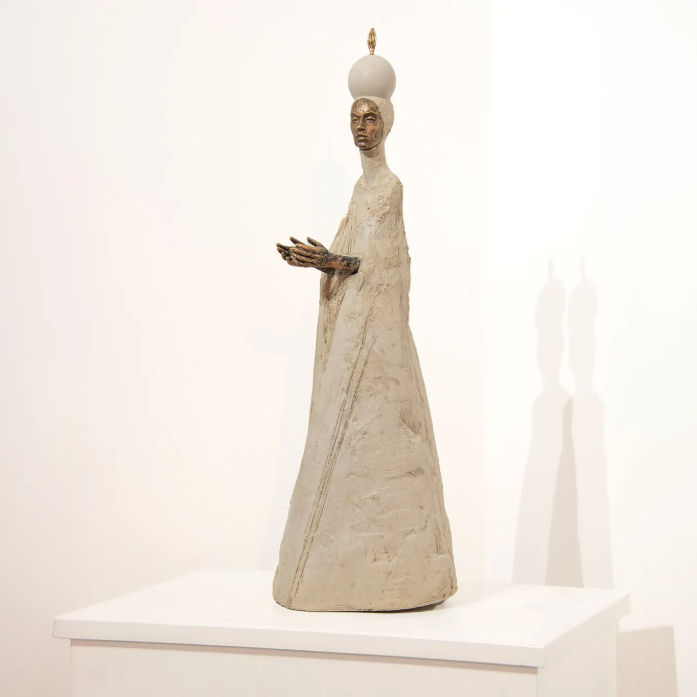 La Papessa A Tutto Tondo Beige And Bronze Sculpture