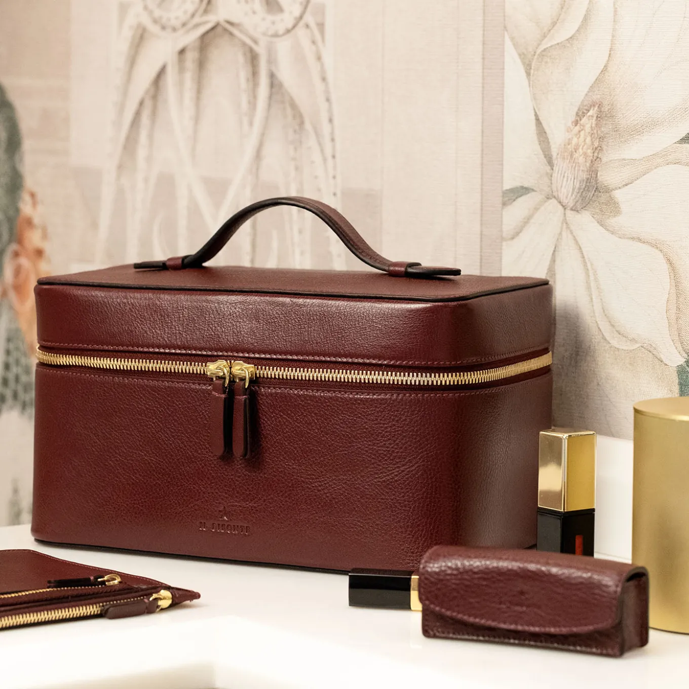 Large Amarena Leather Beauty Case