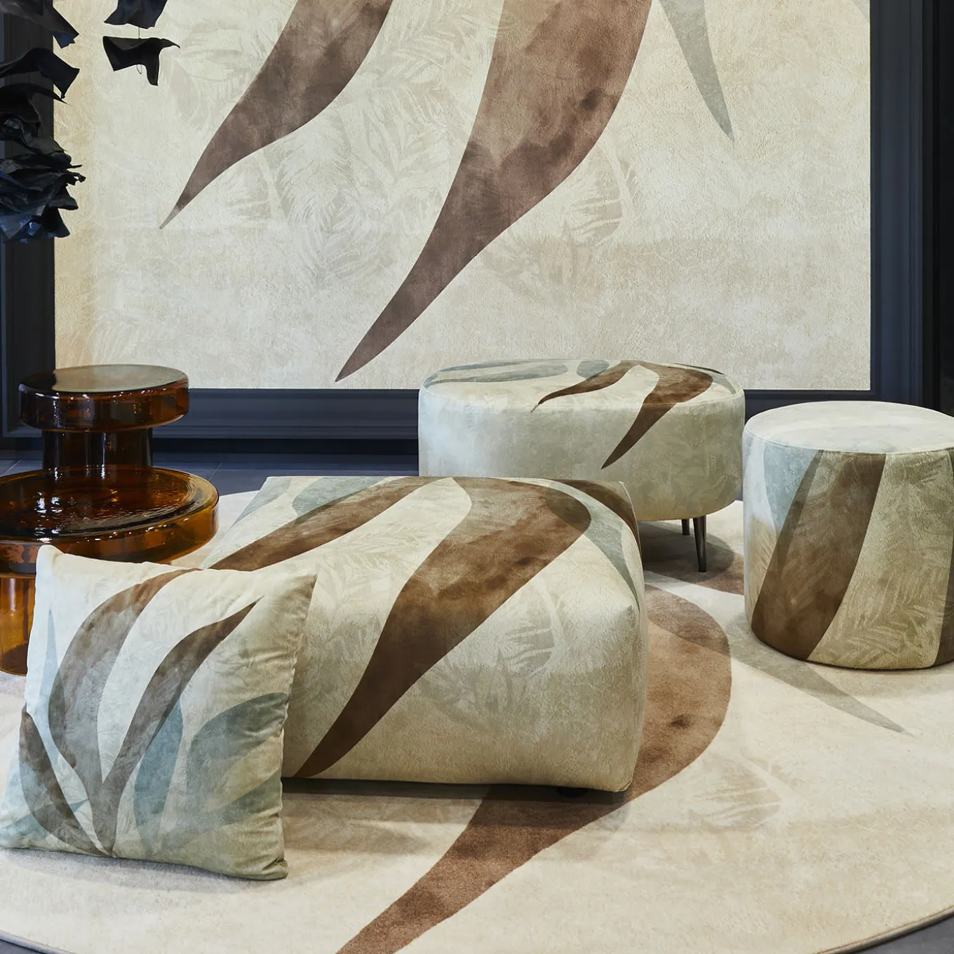 Large Leaf Round Pouf