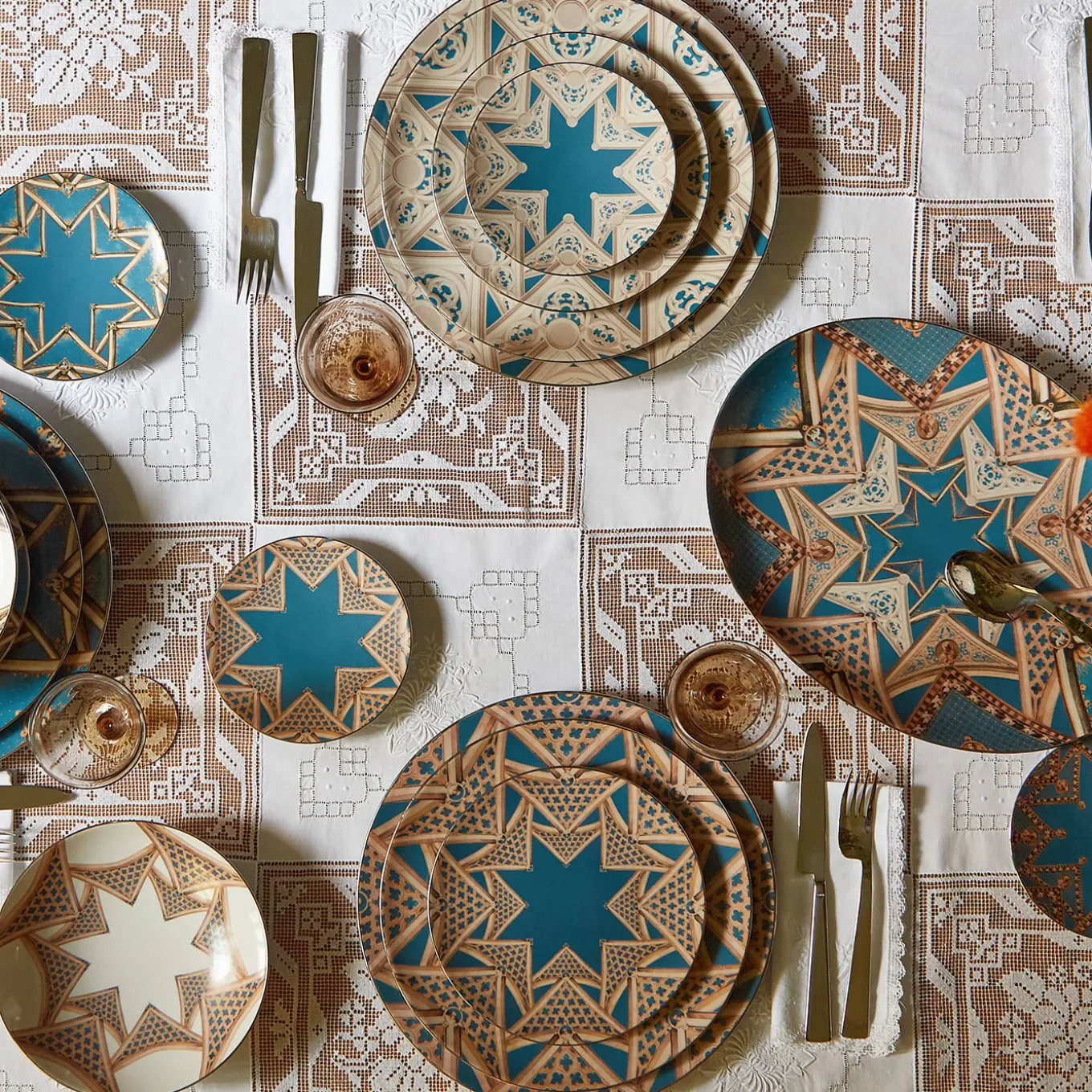 Le Volte Celesti porcelain oval Platter with tarchitectures