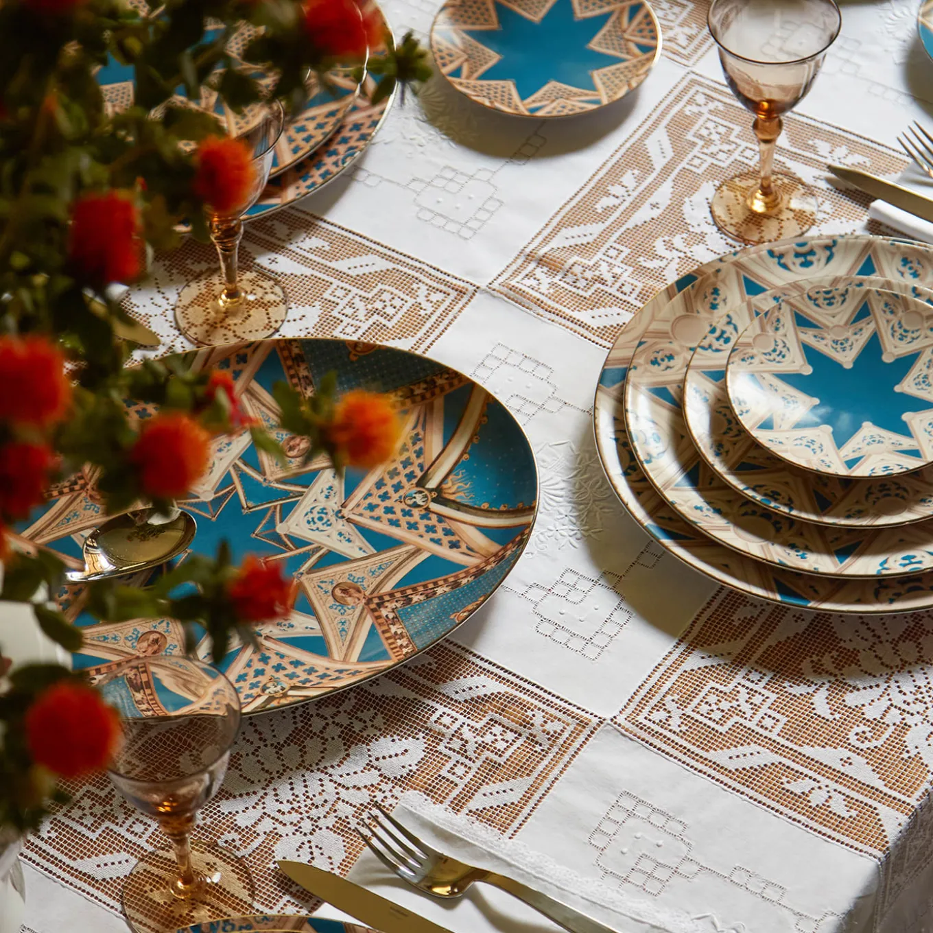 Le Volte Celesti porcelain oval Platter with tarchitectures