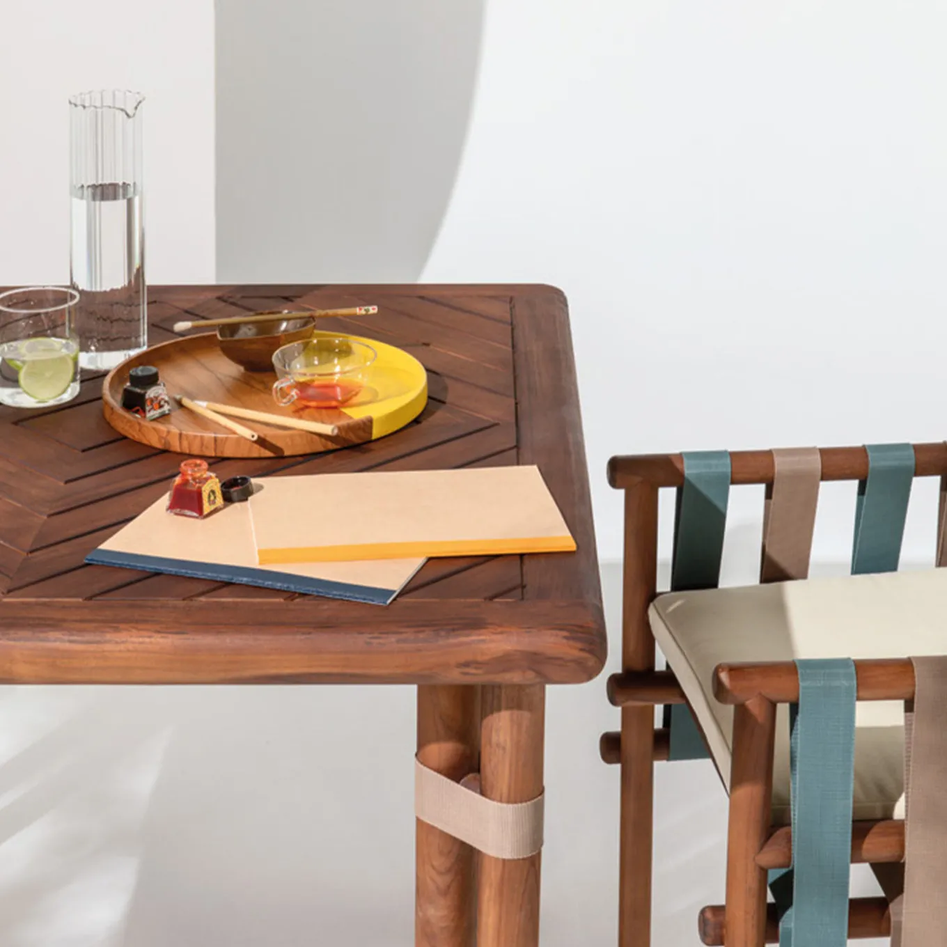 Lignes Square wood Outdoor Bistro Table