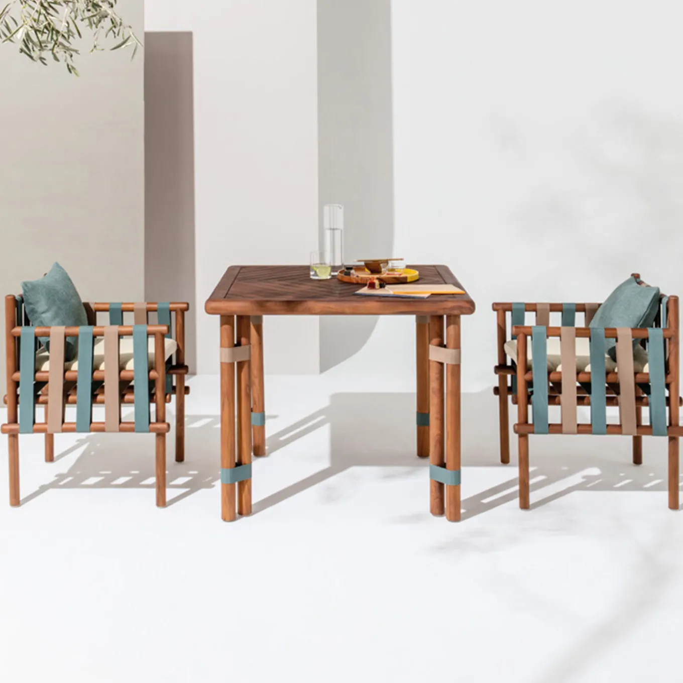 Lignes Square wood Outdoor Bistro Table