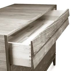 Liliale dresser #2