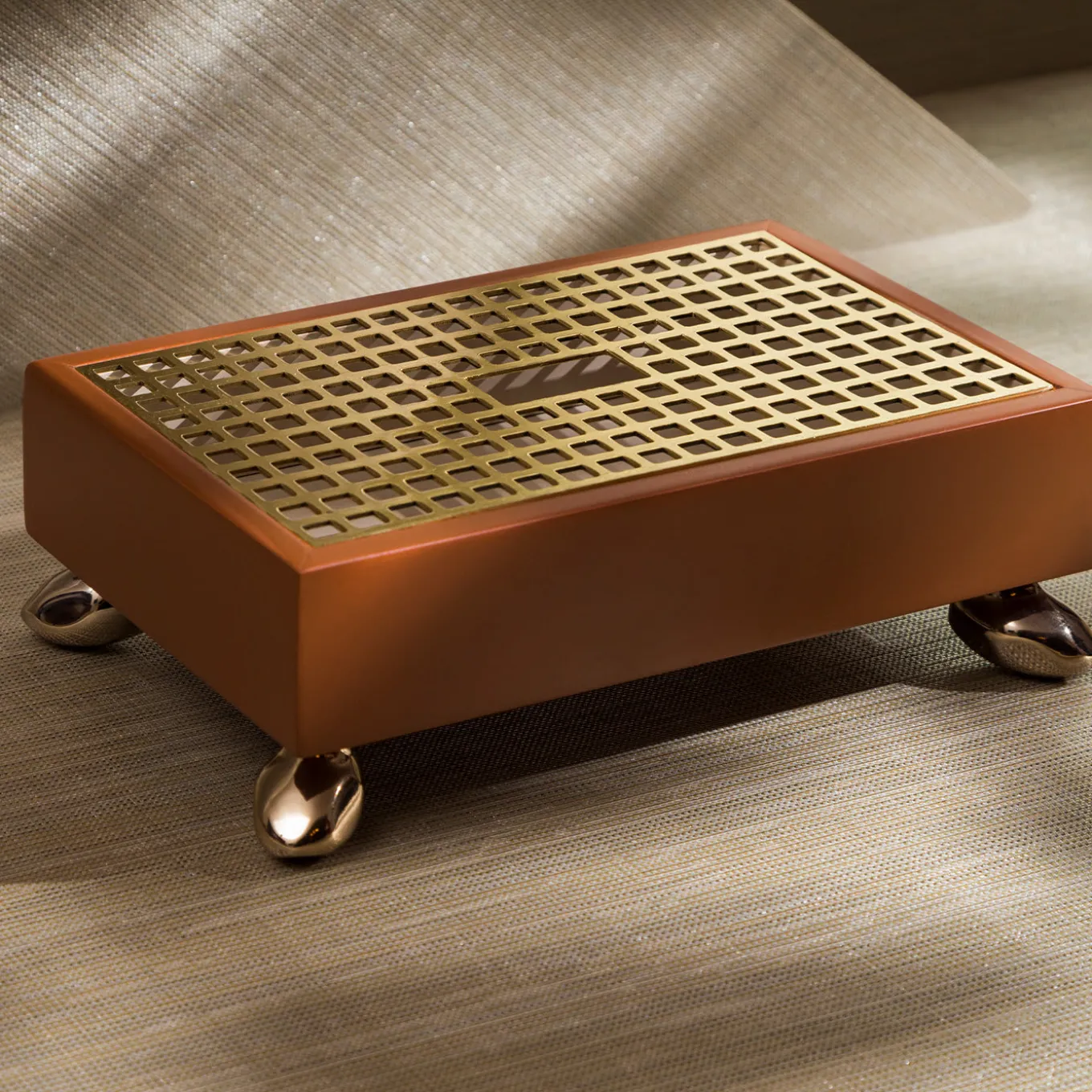 Limbor Brown/Beige Box