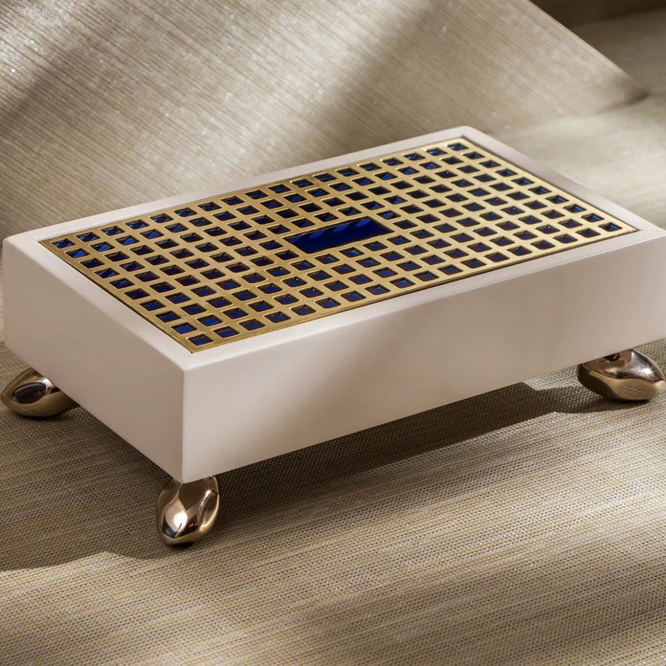 Limbor White/Blue Box