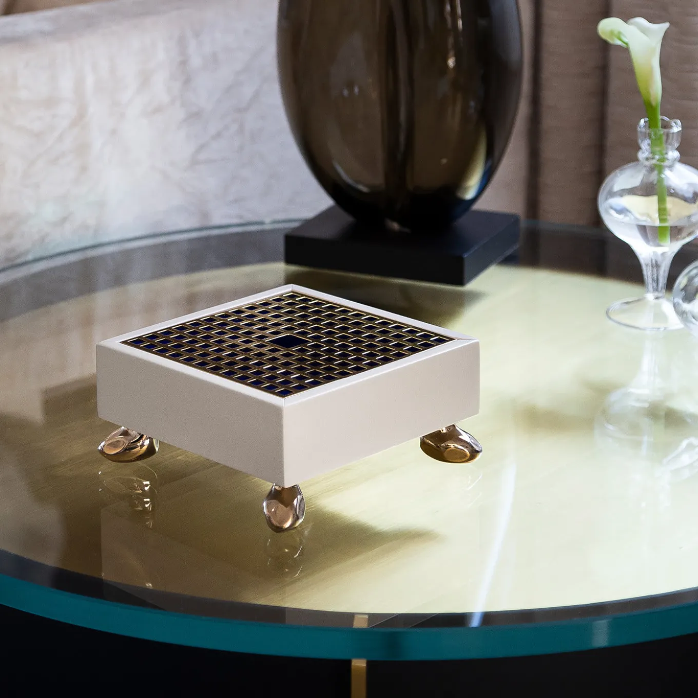 Limbos Square White Box