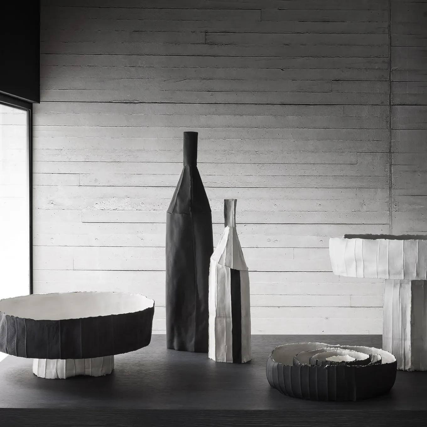 LISCIA E18/Black Decorative Bottle