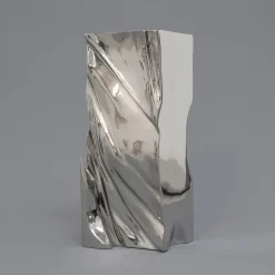 Loves who don’t know how to get by in this world (HE) Sculpture #1