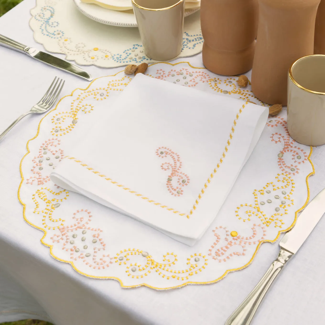 Luminaria Festa Set of 2 Pink-Embroidered Linen Napkins