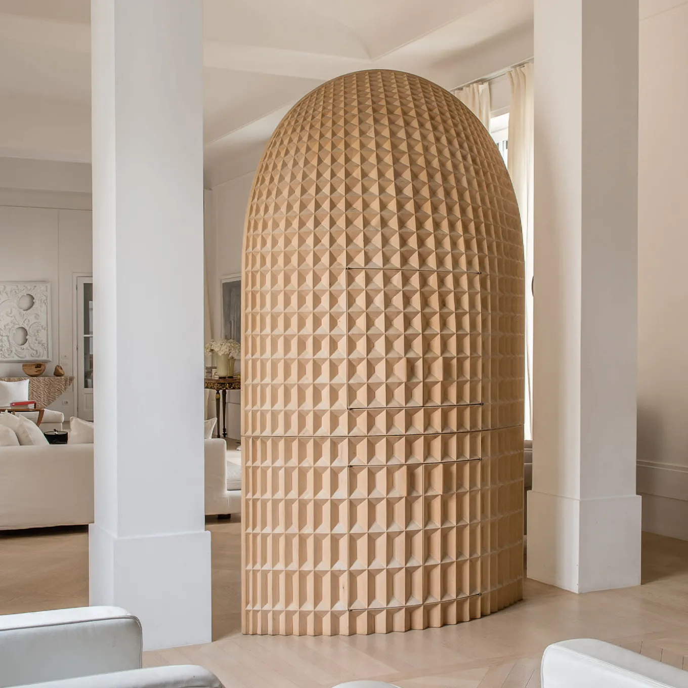 Madia Intagliata Chest