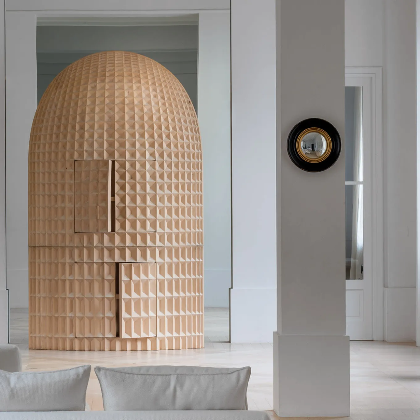 Madia Intagliata Chest