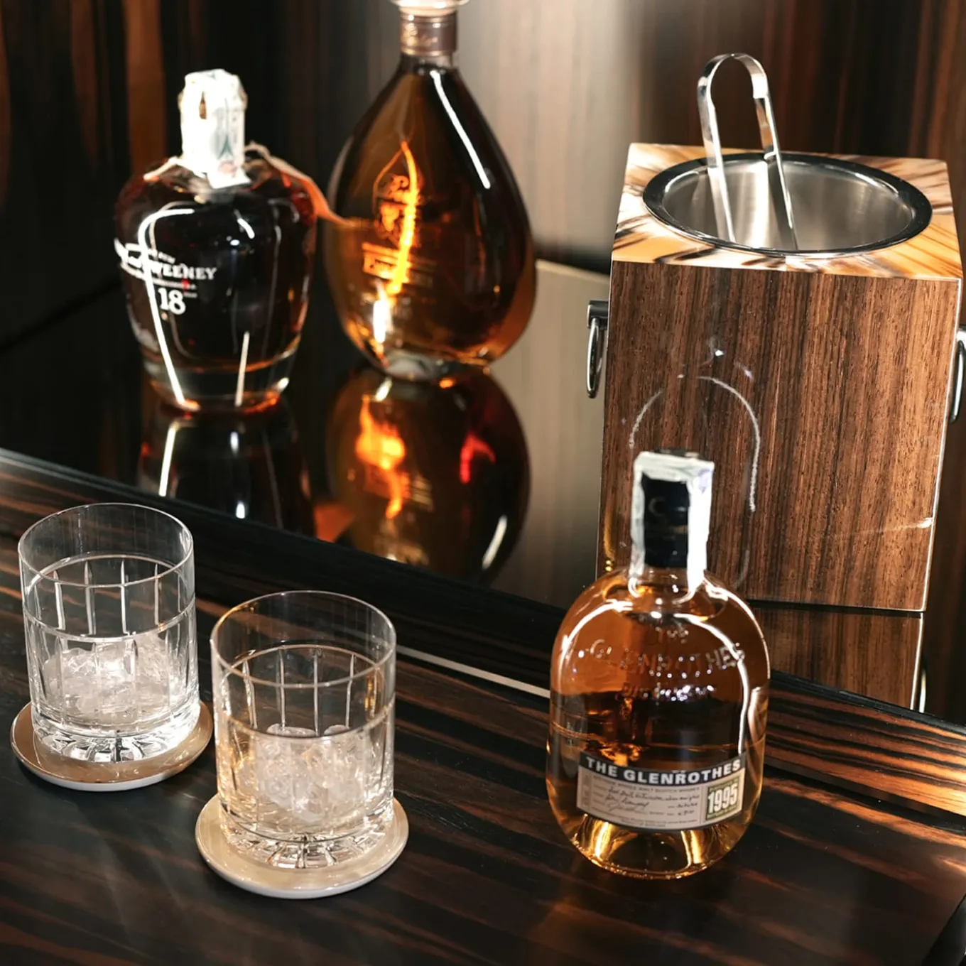 MANHATTAN Bar Cabinet