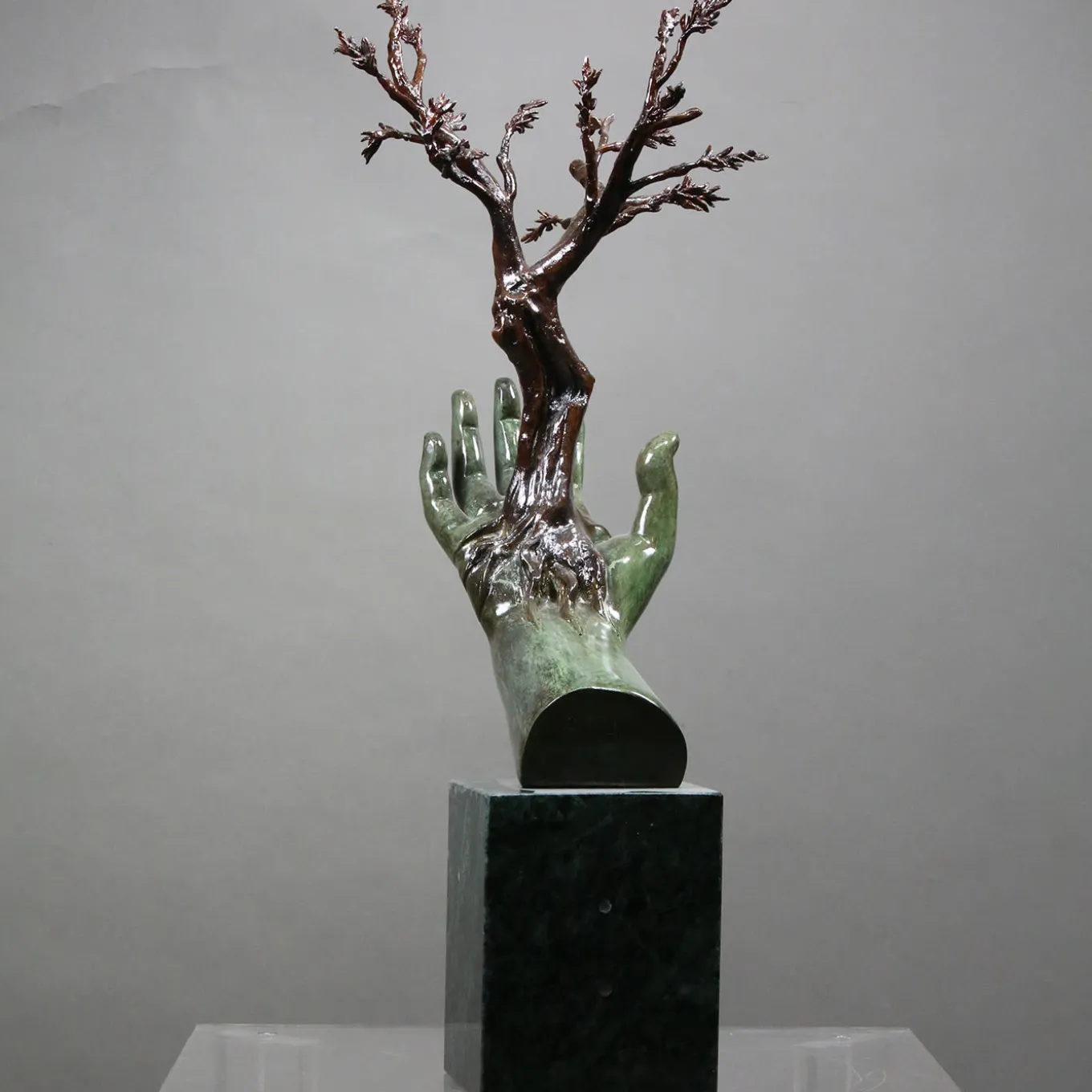 Mano Albero Bronze Sculpture