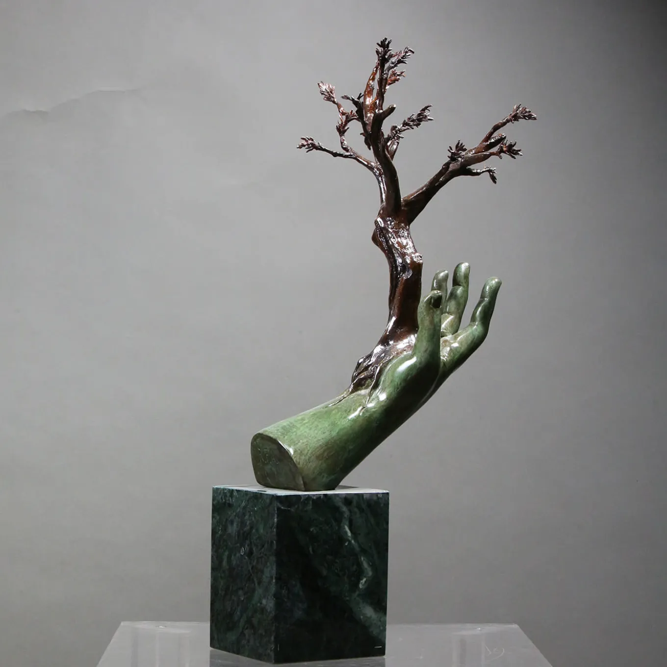 Mano Albero Bronze Sculpture