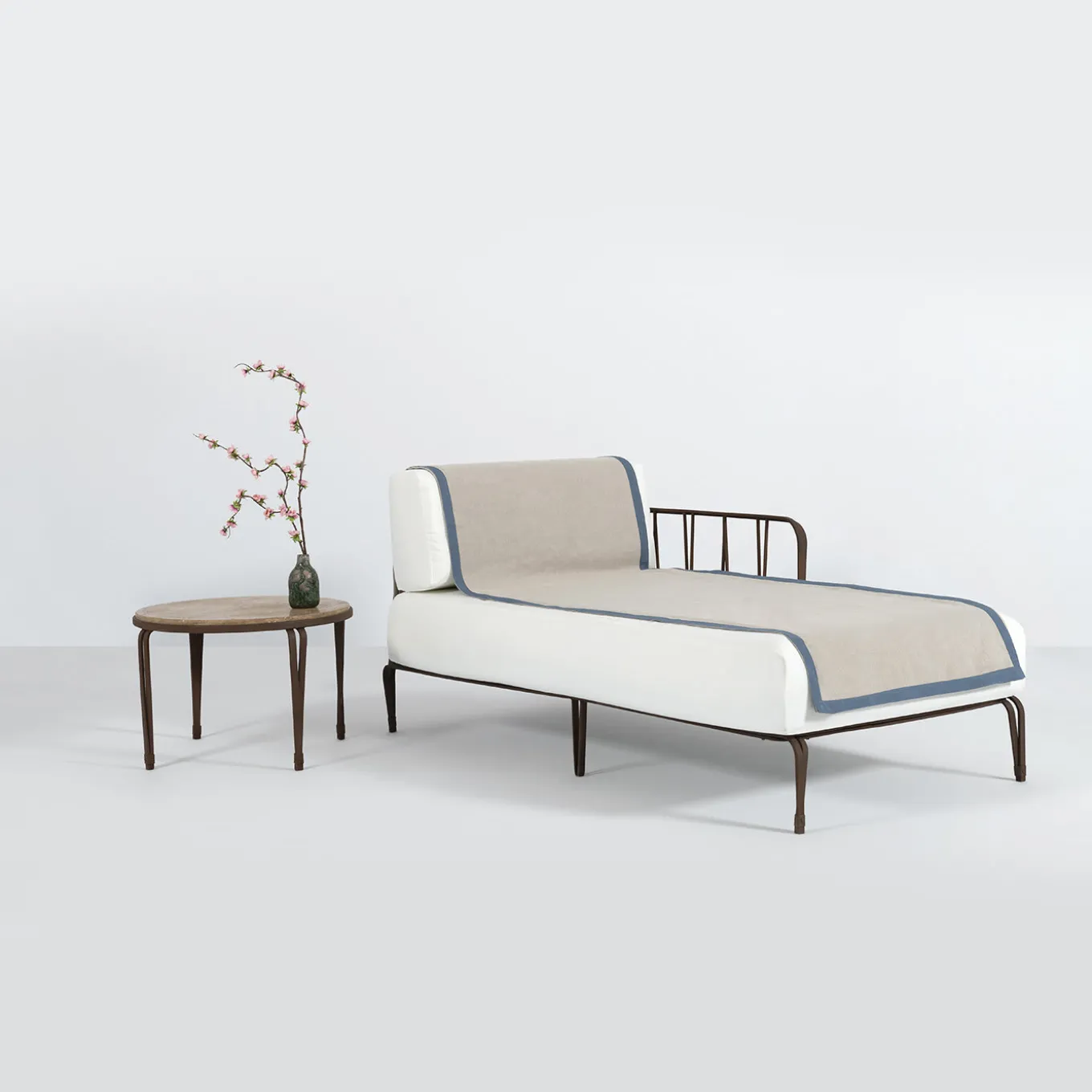 Marina Chaise Longue by Ciarmoli Queda Studio