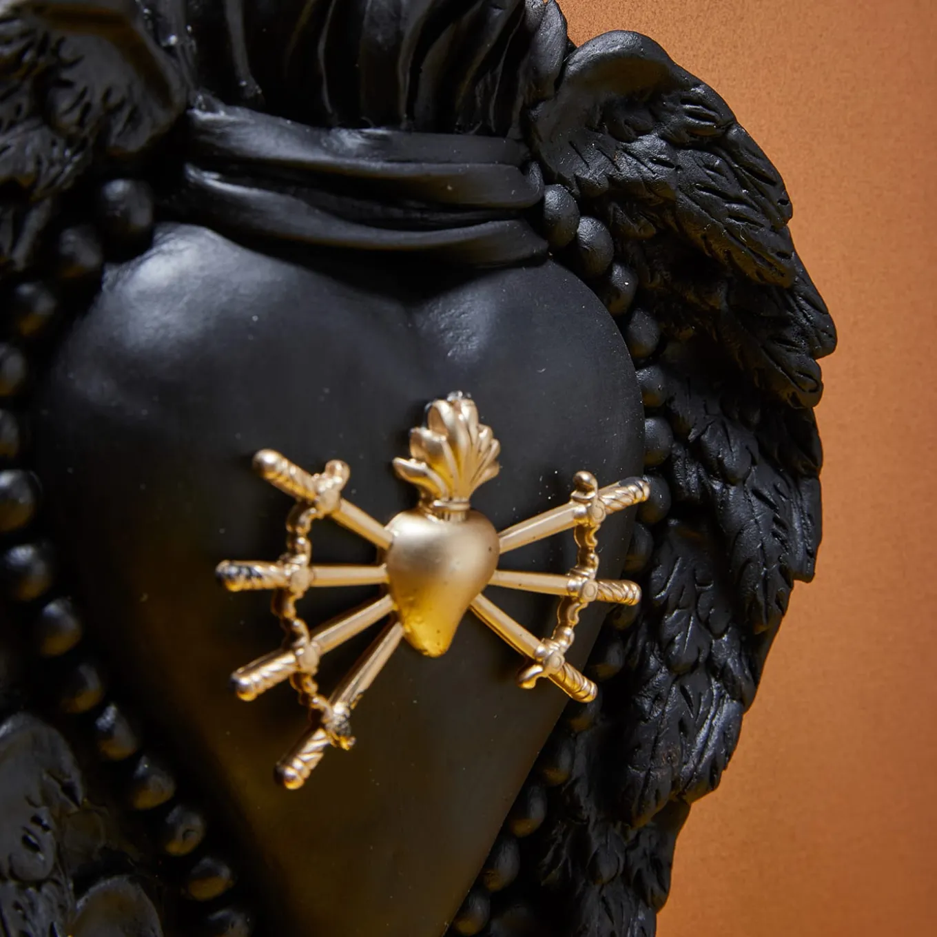 MATT ME HALF WAY BLACK CERAMIC HEART