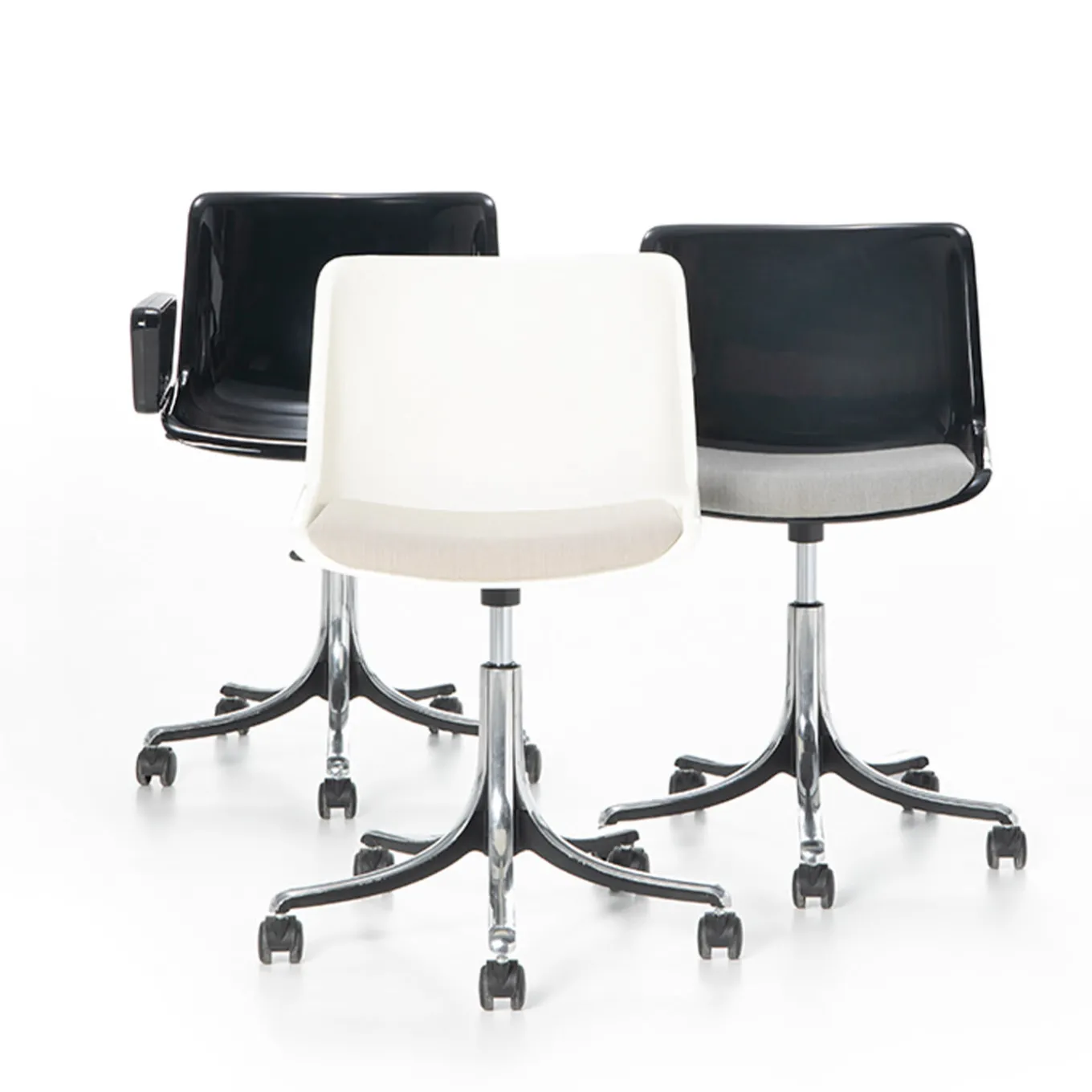 Modus Black Caster Chair with Beige Seat Cushion by Centro Progetti Tecno
