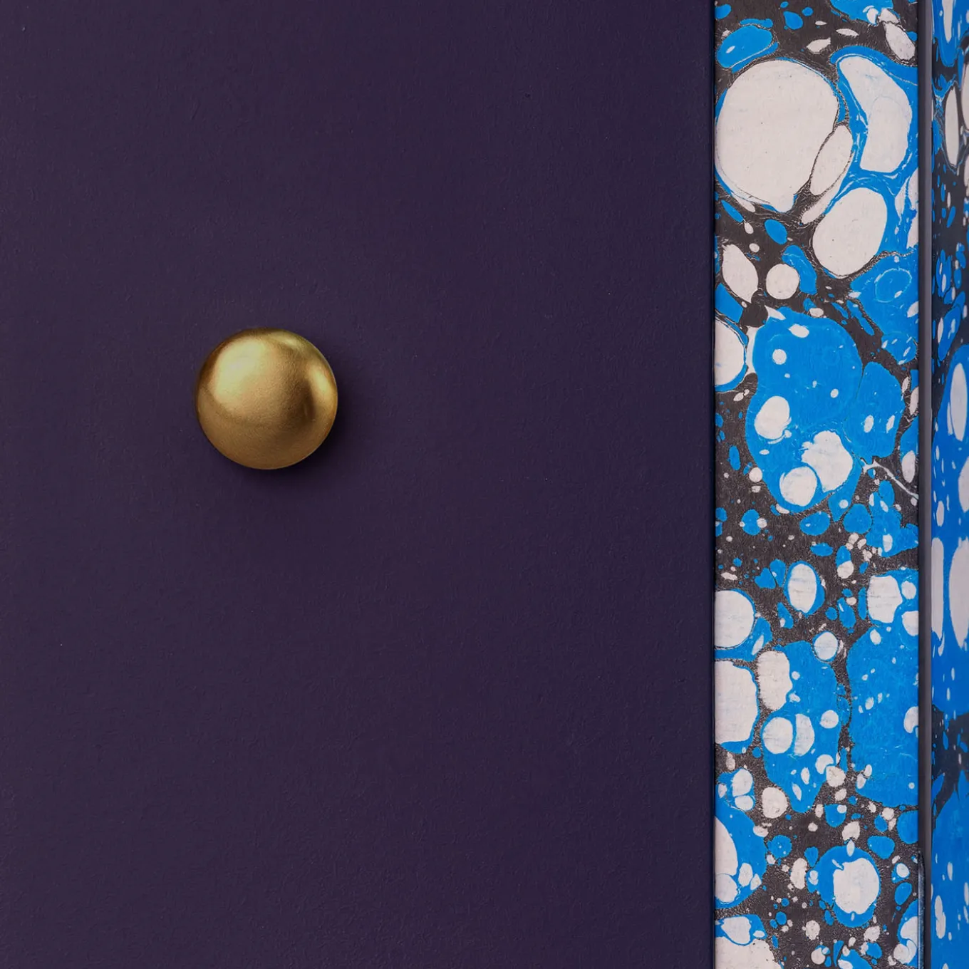 Mohs Blue-Shades Cabinet