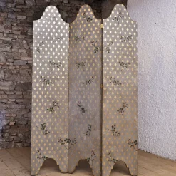 Moro Gold and Gray Screen