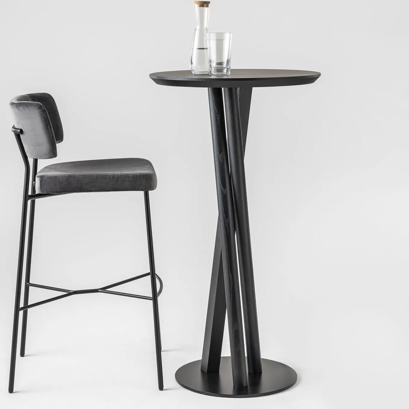 Niels Fast Food Bistro Table by Massimo Broglio