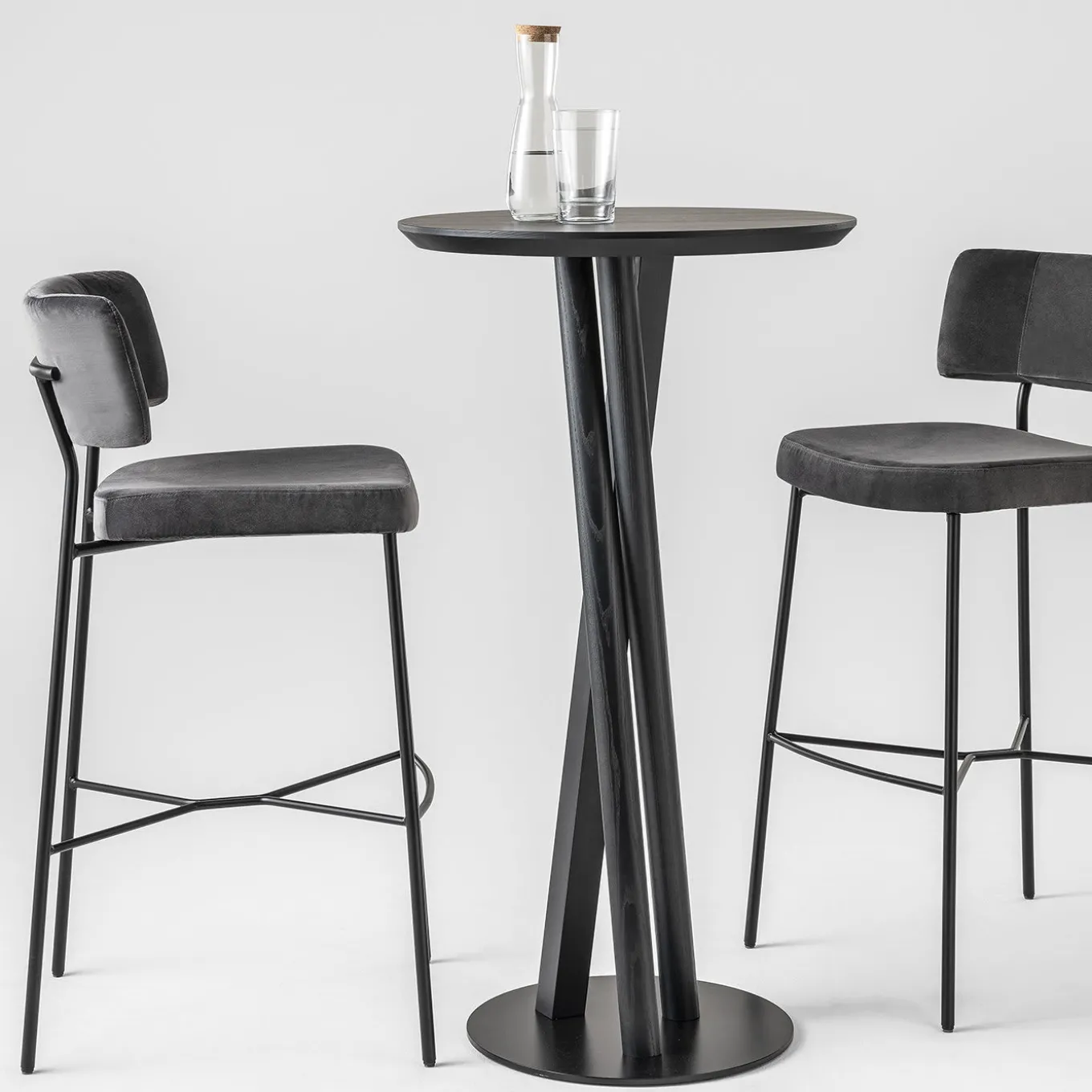 Niels Fast Food Bistro Table by Massimo Broglio