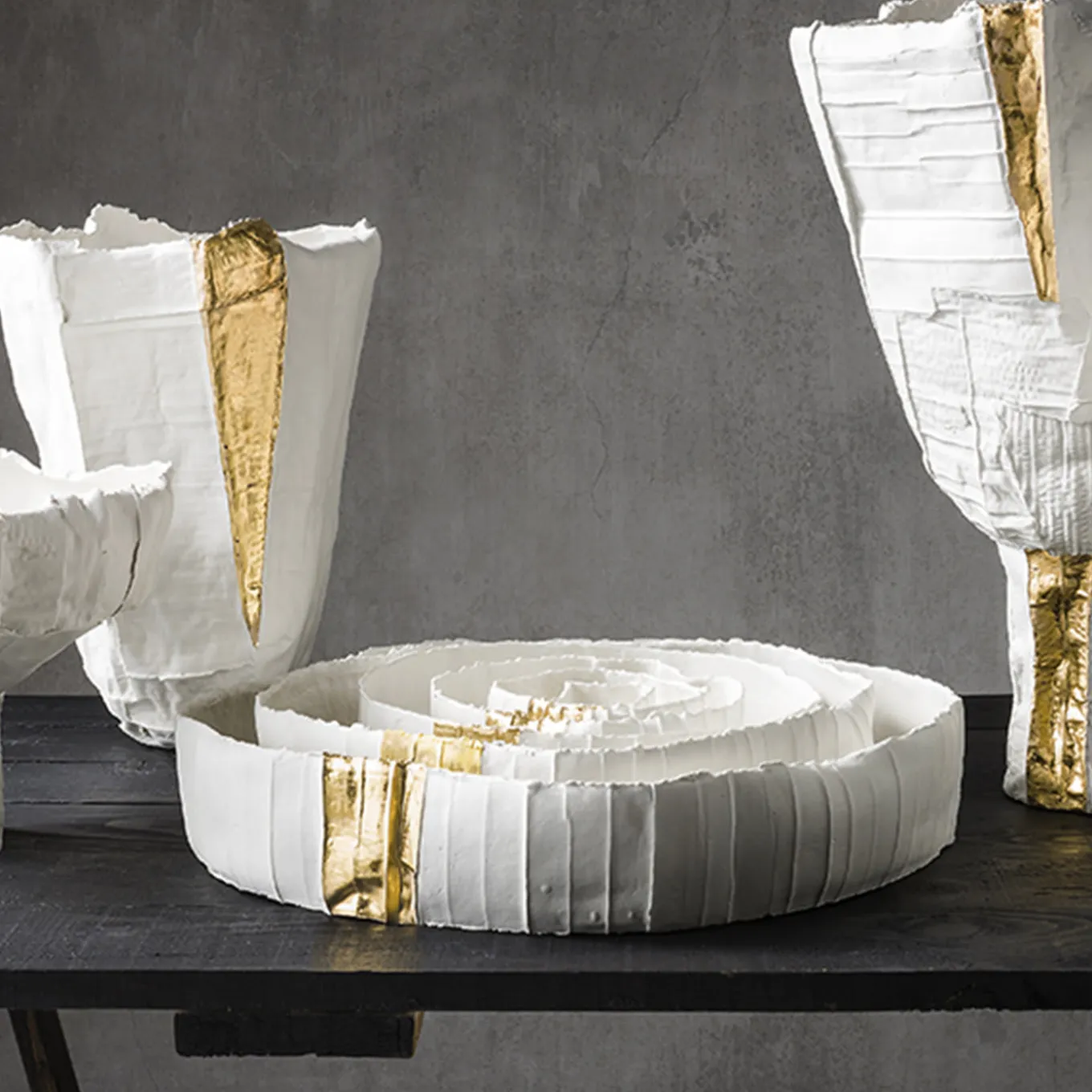 Ninfea Low Corteccia White Tray with Gold Insert