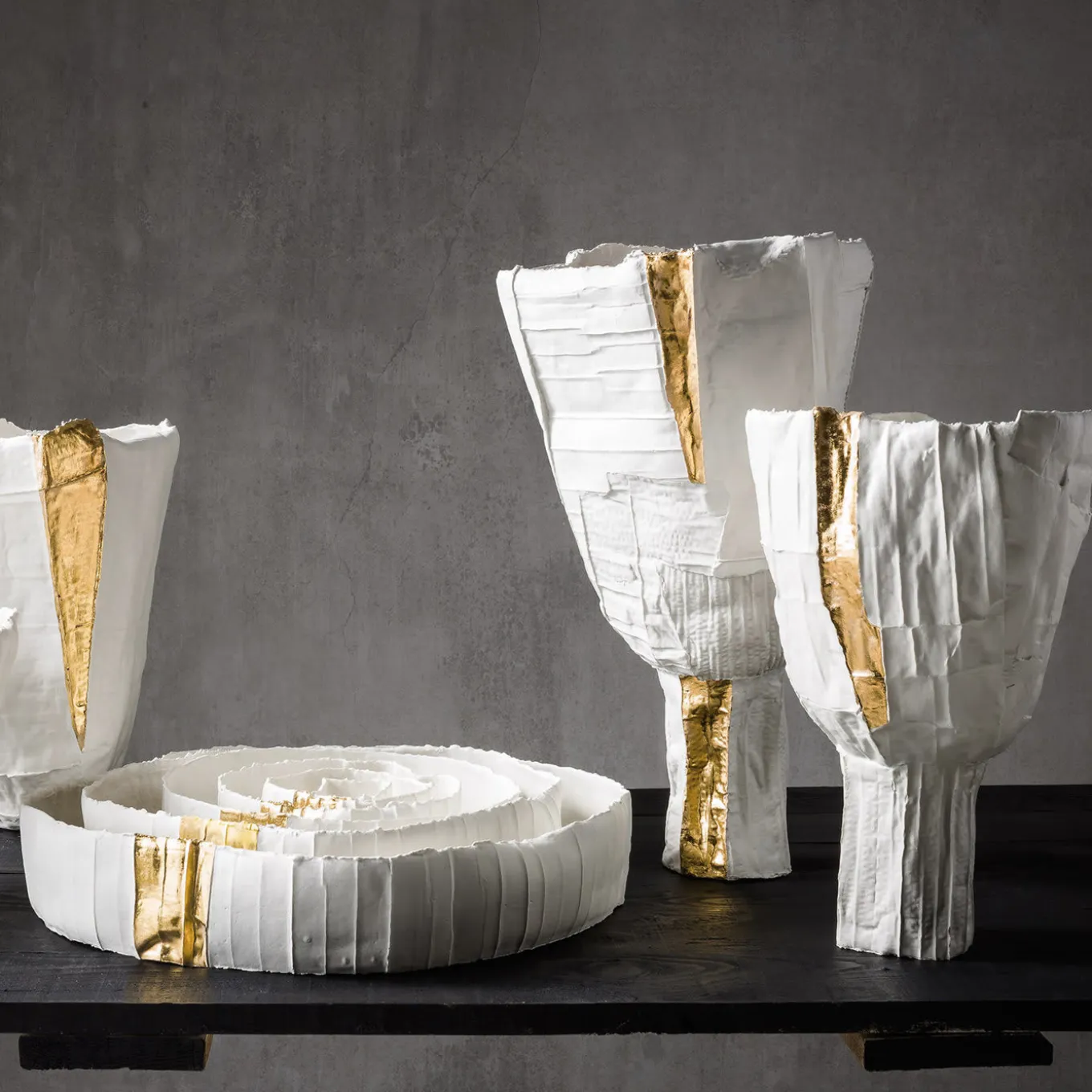 Ninfea Low Corteccia White Tray with Gold Insert