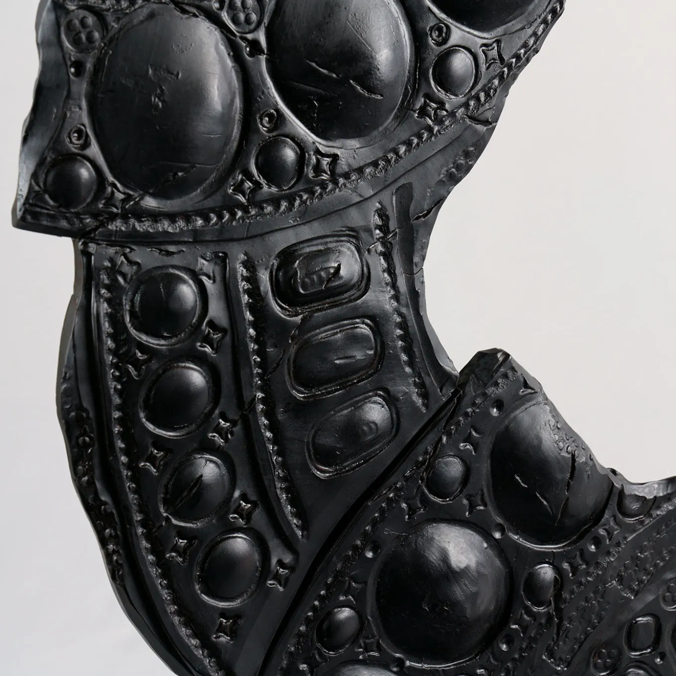 Néra Black Ceramic Sculpture with Pedestal by Gabriele Mengoni