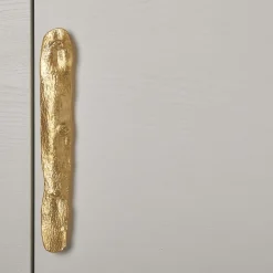 Olmo Handle by Nicole Valenti