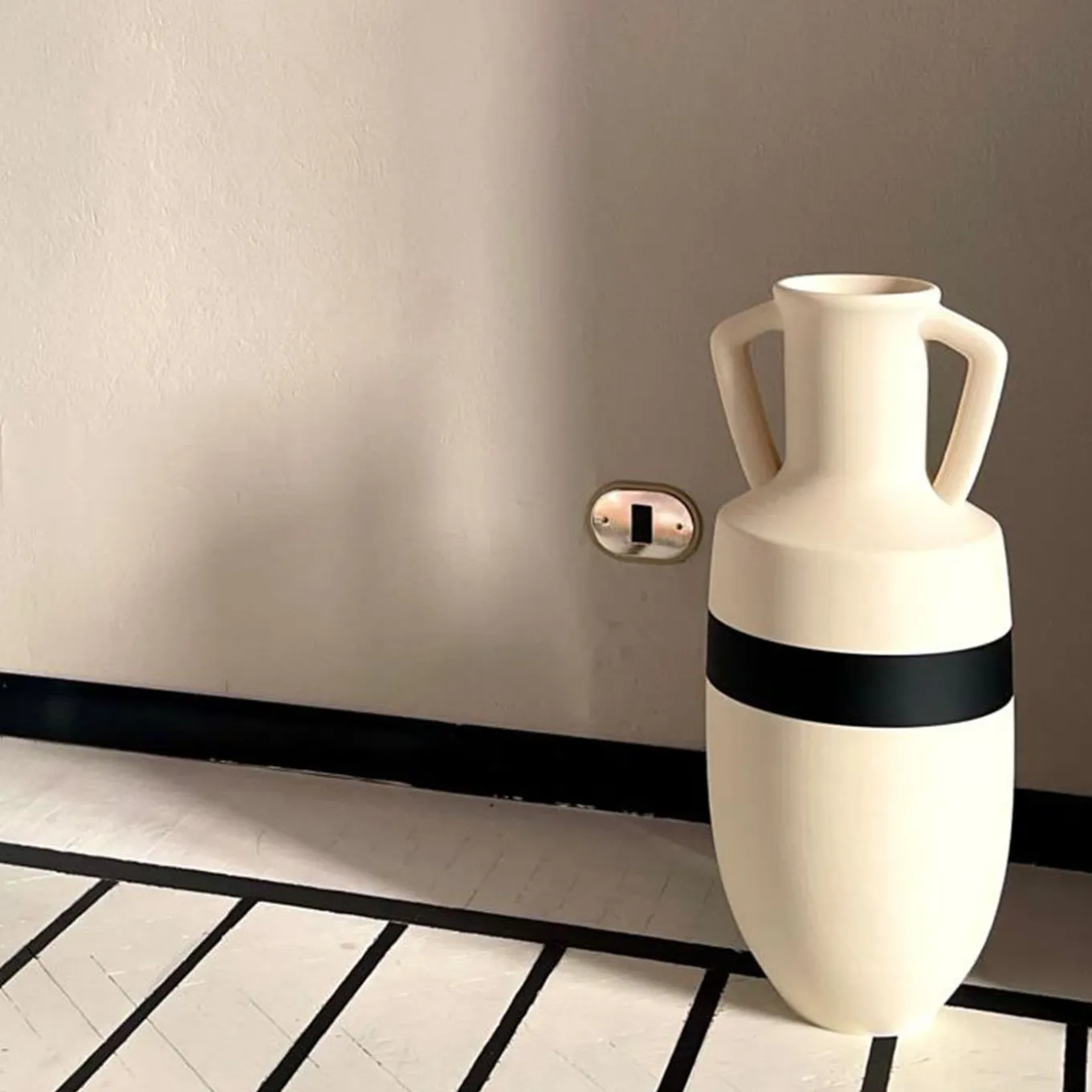 Ottaviano XXL White And Black Amphora