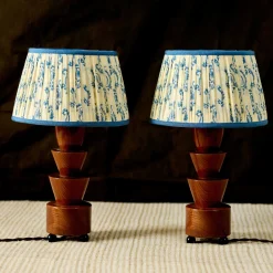 Palmetta Mahogany With Silk Lampshade Table Lamp