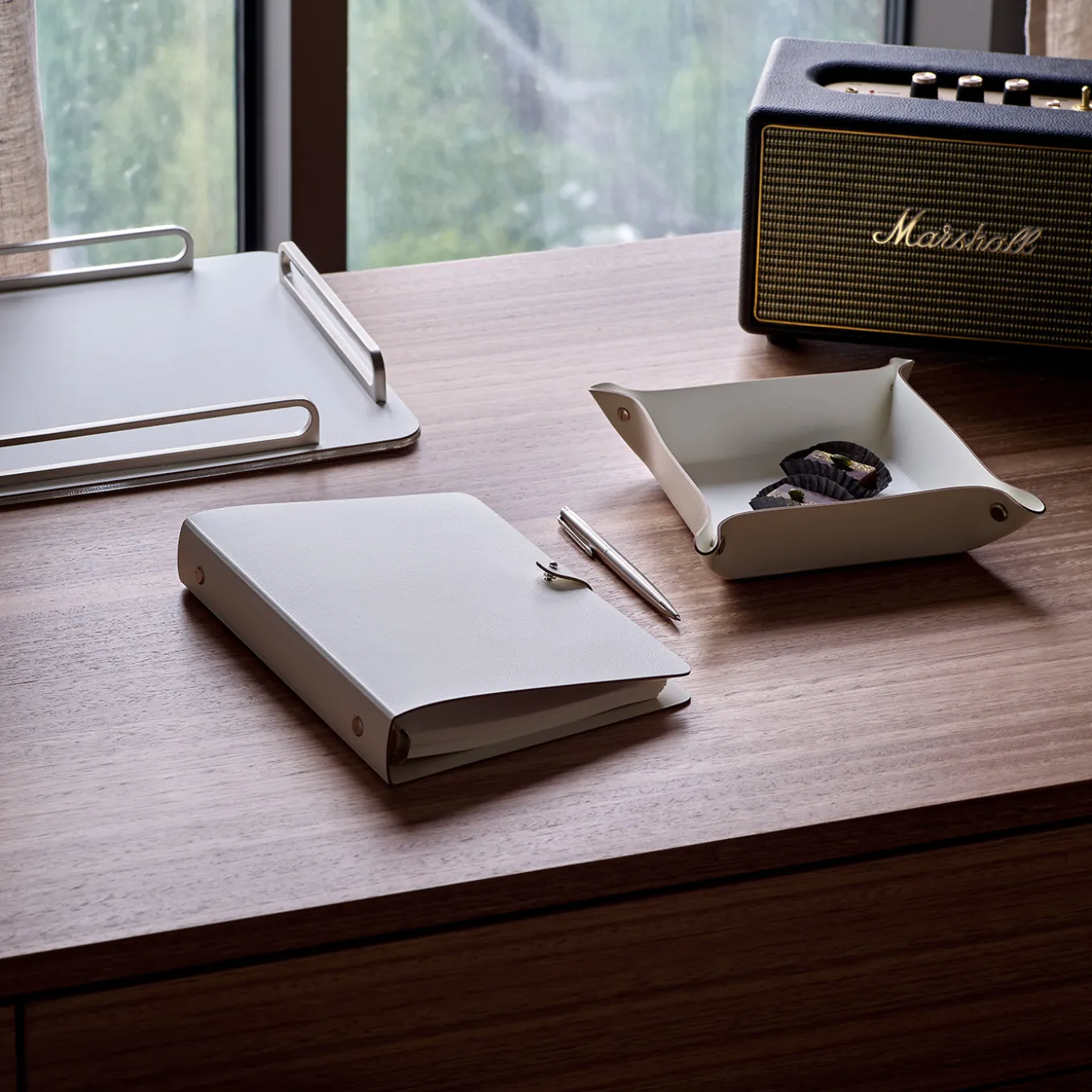 Panna cotta and white leather vide poche #2