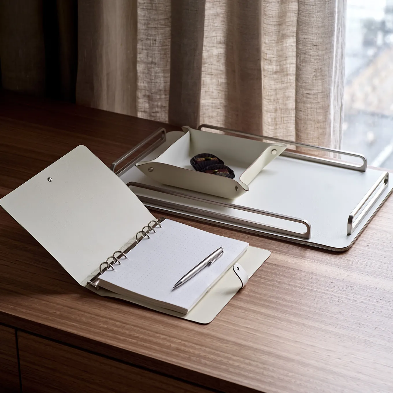 Panna cotta and white leather vide poche #2