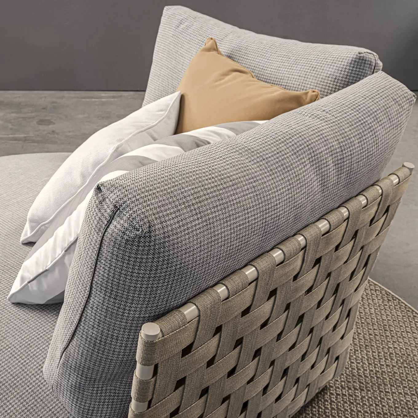 Pantelleria Grey Round Outdoor Chaise Longue