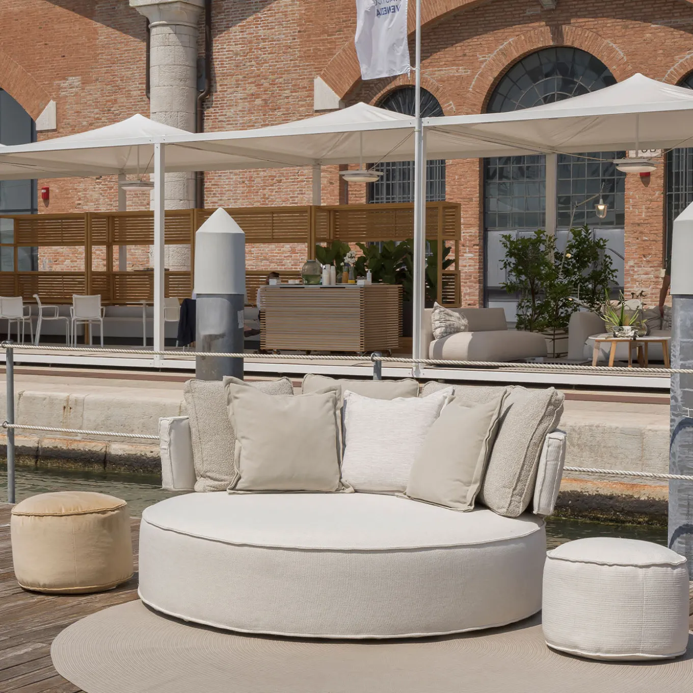 Patos Round Beige fabric with cushions Outdoor Daybed