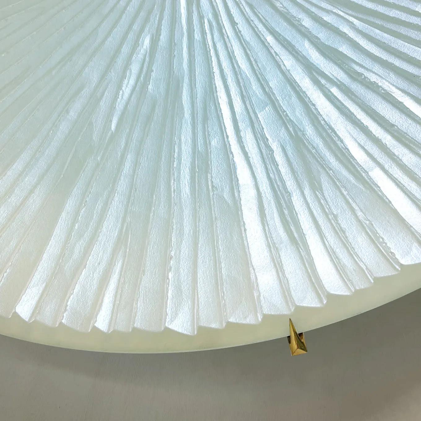 Pearly White Concave Wall Plate