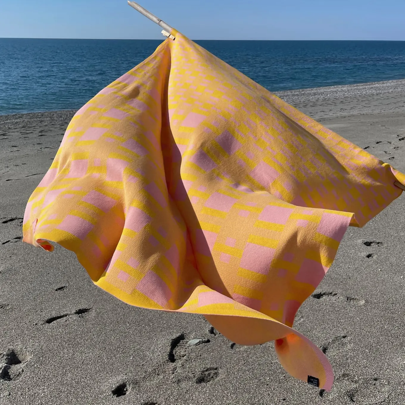 Plusminus Bio Limone Blanket by Angela Lorenz