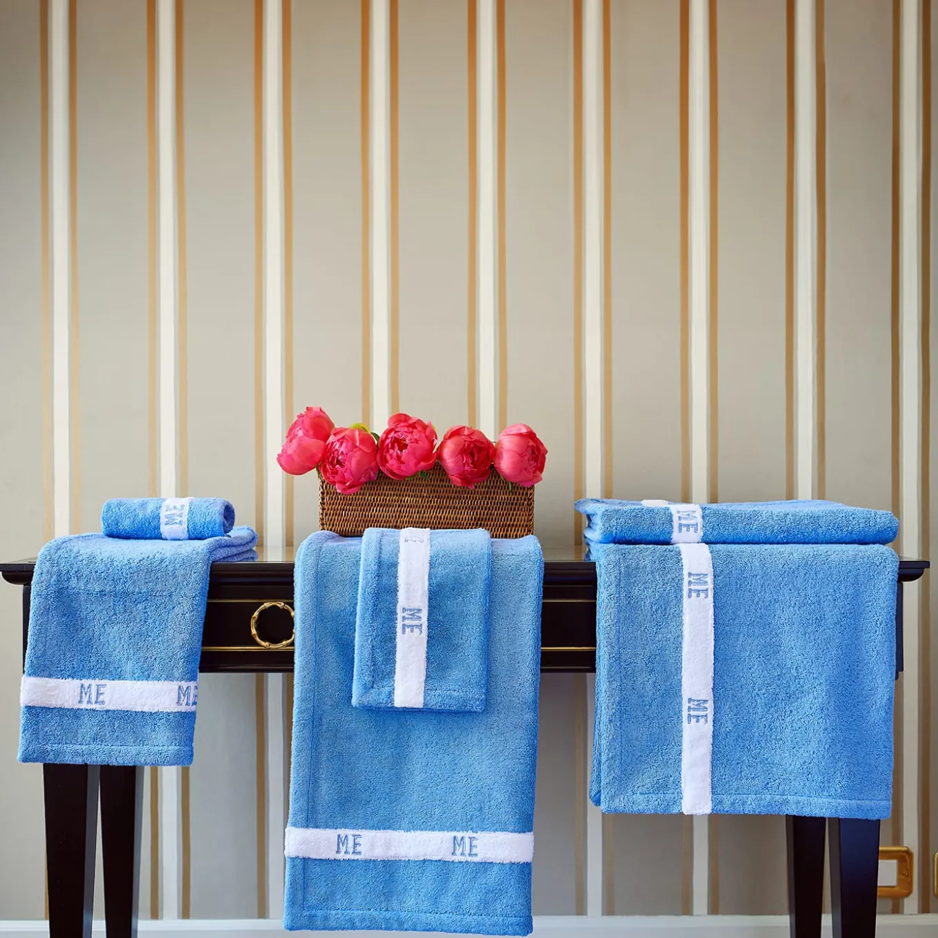 Pompidou Geometric Style White & Assisi Blue Bath Towel
