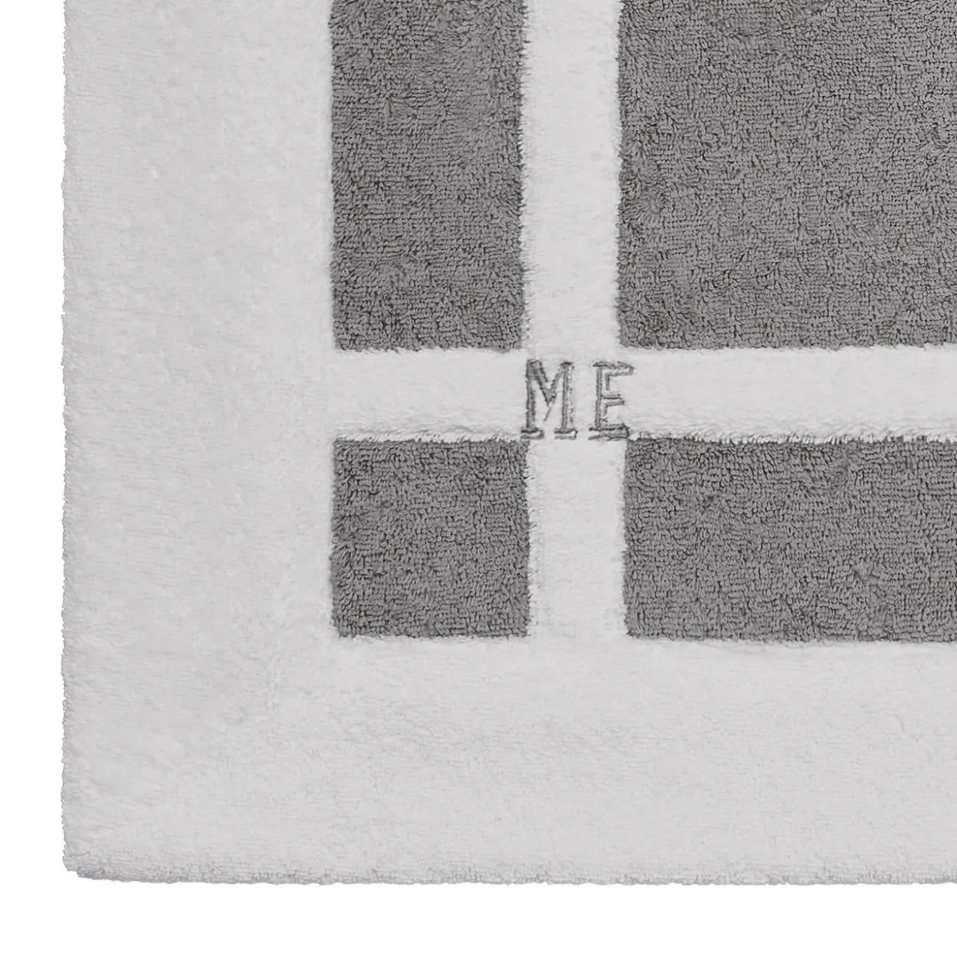Pompidou Geometric Style White & Grey Bath Mat