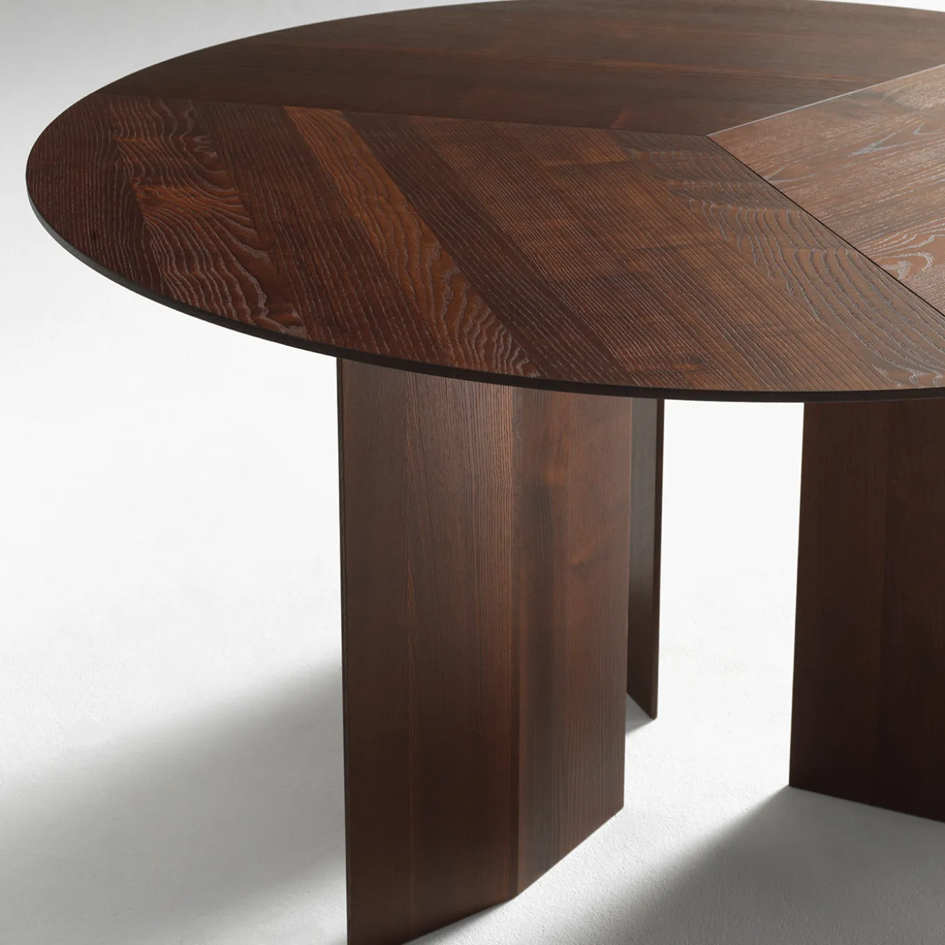Praia Round 140 Wood Dining Table