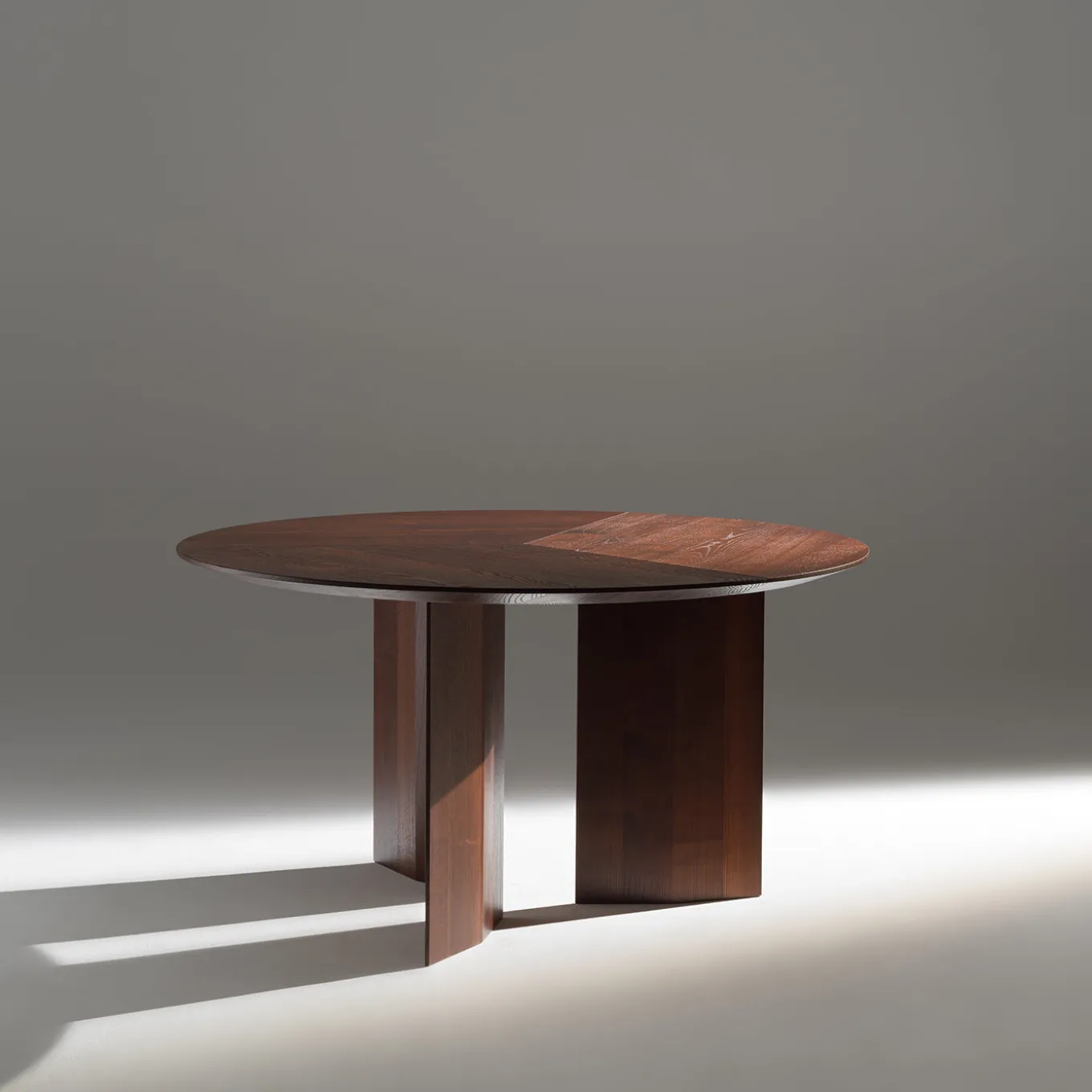 Praia Round 140 Wood Dining Table
