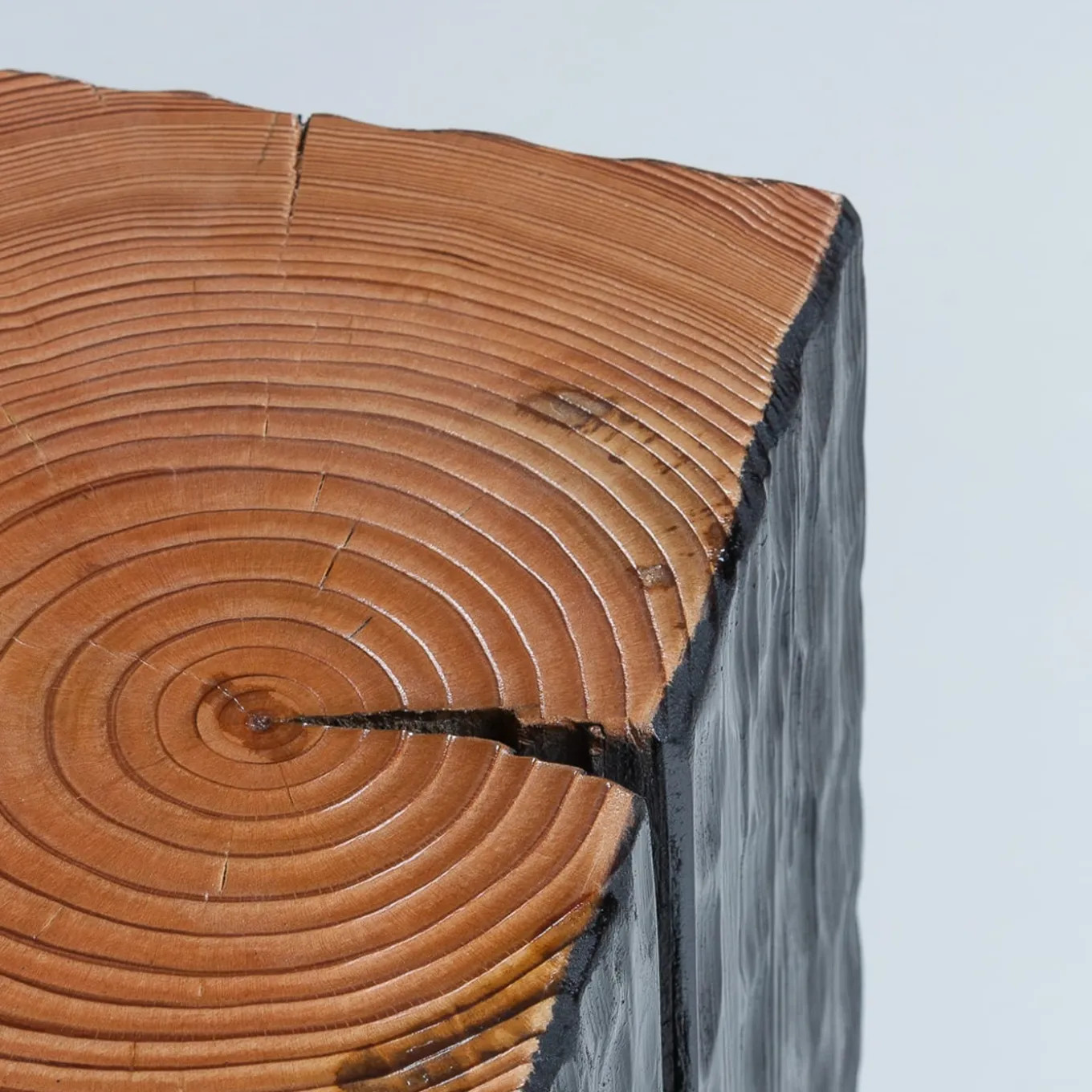 Quartus IV Black Stool