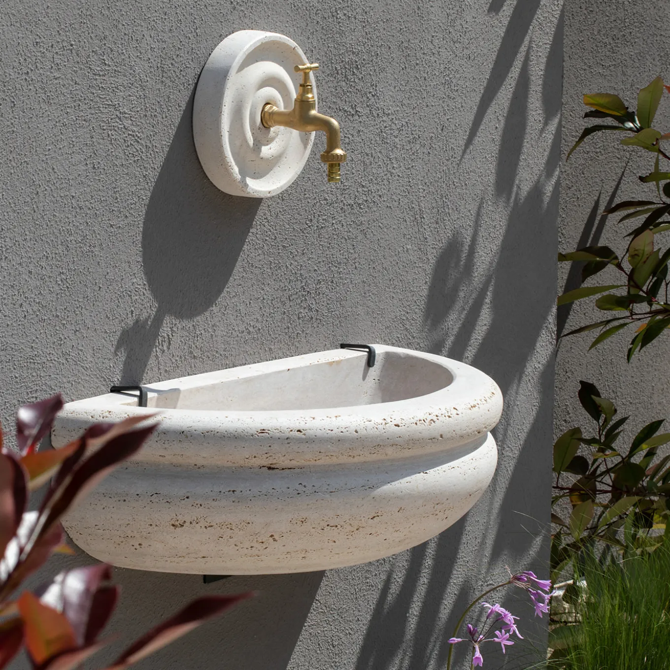 Rasna beige travertine stone outdoor basin