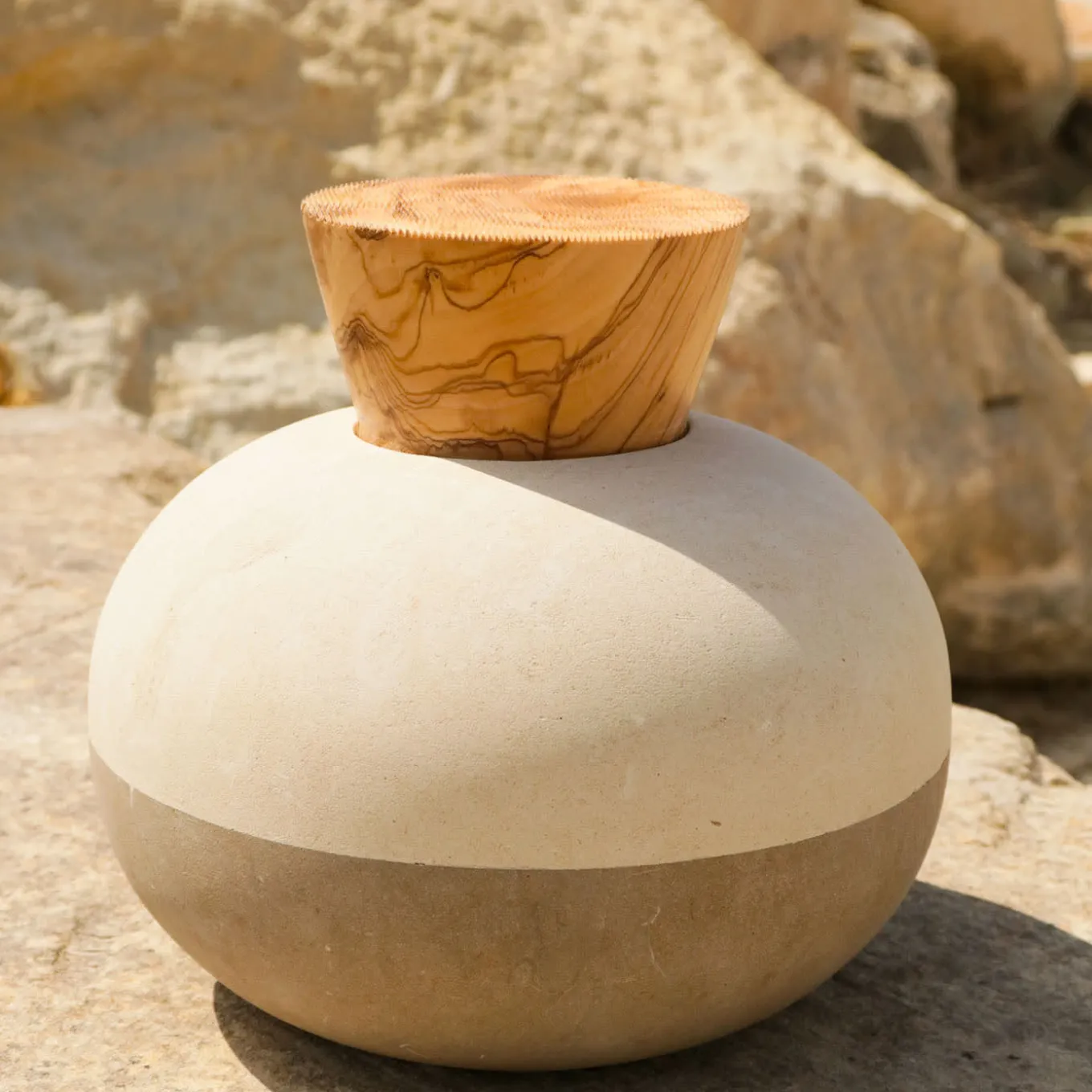 Rito N. 3 D Lecce Limestone Vase with Olive Wood Lid